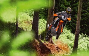 Ficha Técnica KTM 890 Adventure R: Rendimiento y Tecnología para la Aventura Extrema