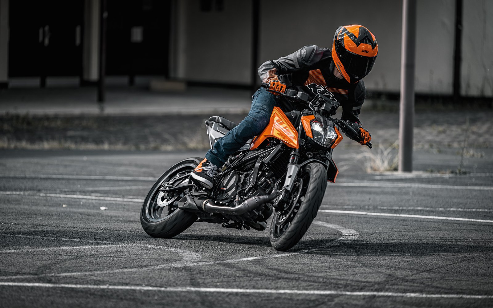 Ficha Técnica KTM 250 Duke: Potencia y Estilo en el Segmento Naked