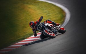 Ficha Técnica KTM 990 Duke R: Características, Prestaciones e Innovaciones