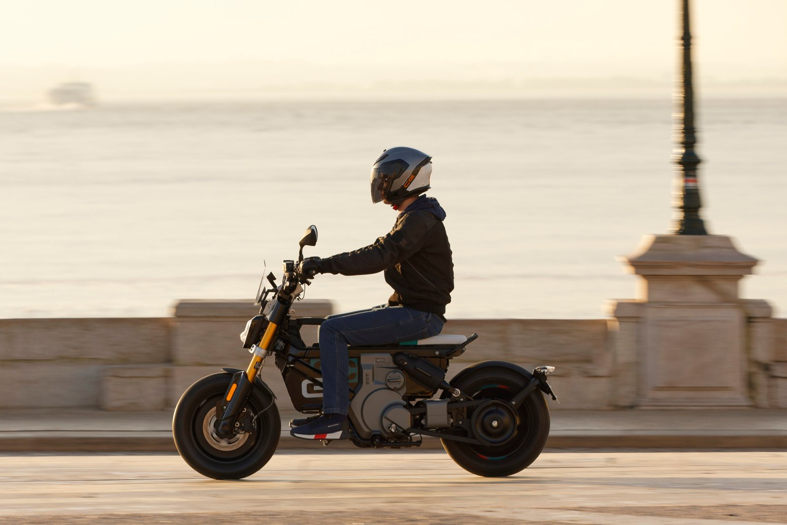 Ficha Técnica BMW Motorrad CE 02: Movilidad Eléctrica Redefinida