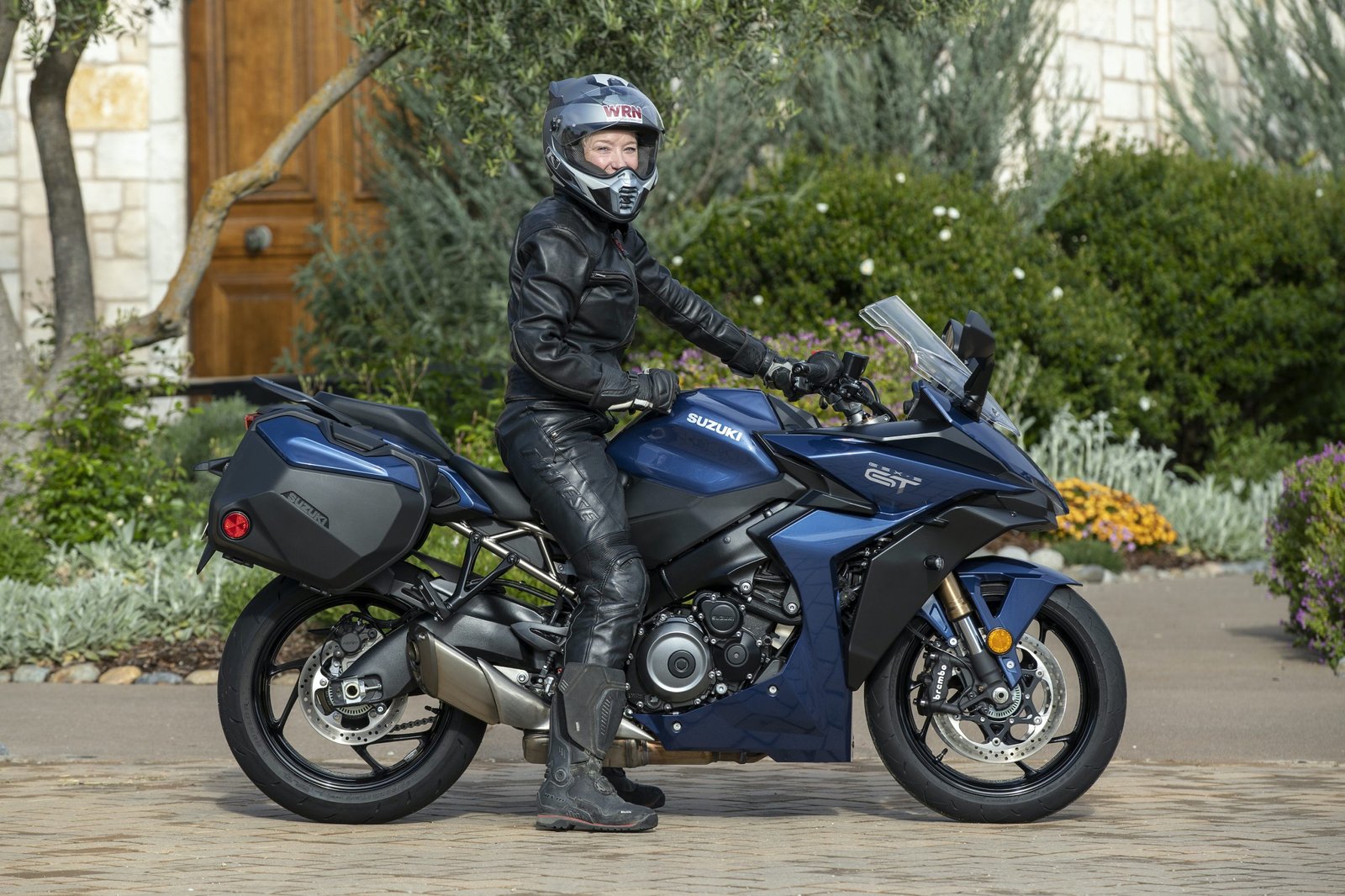 Suzuki GSX-S1000GT+, ficha técnica GSX-S1000GT+, moto sport-turismo Suzuki, motor cuatro cilindros Suzuki, potencia GSX-S1000GT+, Quick Shift Suzuki, comparativa Yamaha Tracer 9 GT+, Kawasaki Ninja 1000SX, confort viajes largos motocicleta, precio Suzuki GSX-S1000GT+ México