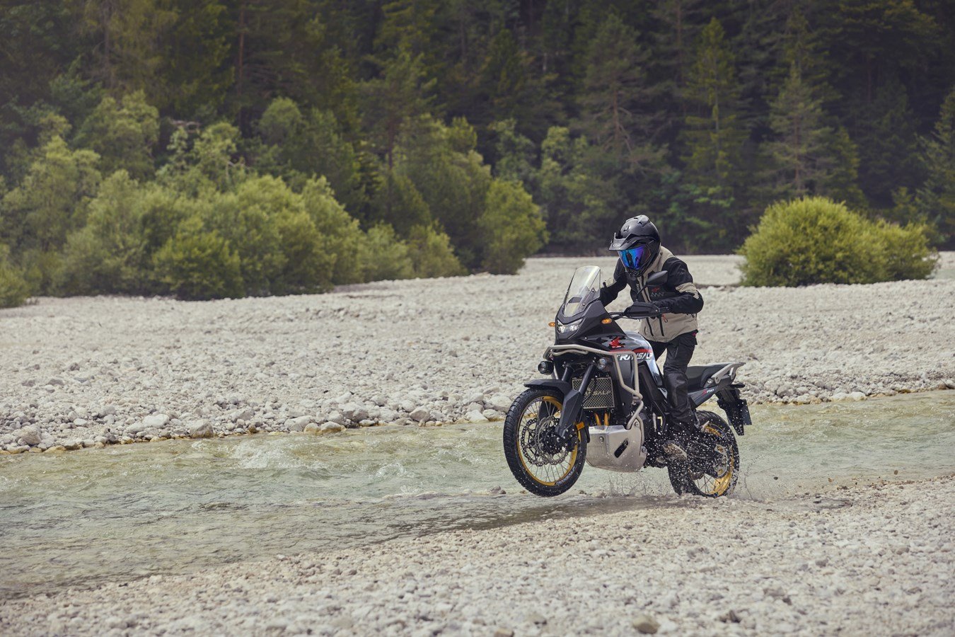 Honda XL750 Transalp 2025, ficha técnica Transalp, motocicleta trail Honda, especificaciones XL750, precio Transalp México, comparativa Transalp vs V-Strom, tecnología Honda Transalp, rendimiento XL750 Transalp, diseño Transalp 2025, aventura en moto Honda.