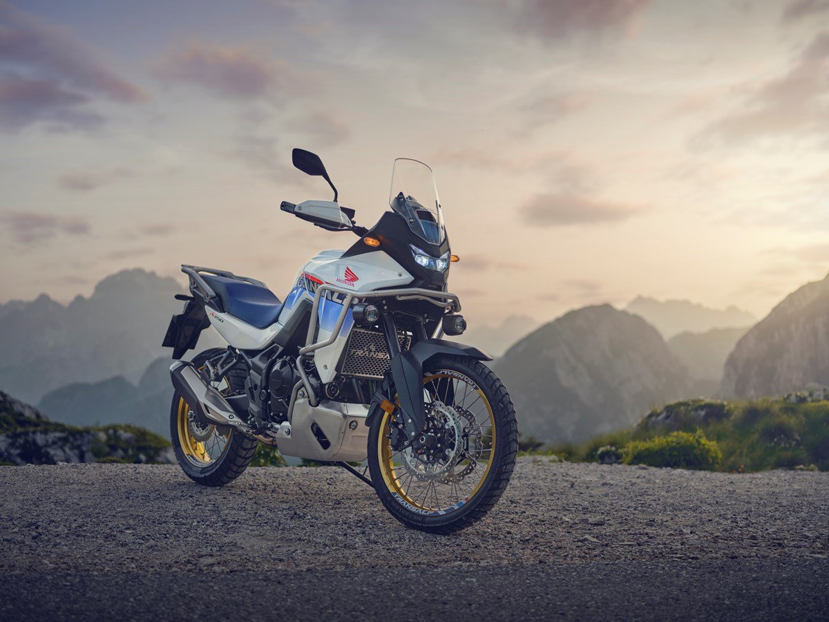 Honda XL750 Transalp 2025, ficha técnica Transalp, motocicleta trail Honda, especificaciones XL750, precio Transalp México, comparativa Transalp vs V-Strom, tecnología Honda Transalp, rendimiento XL750 Transalp, diseño Transalp 2025, aventura en moto Honda.