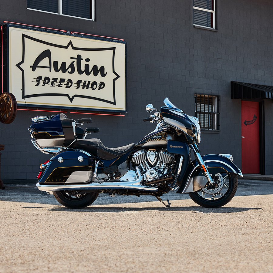 Indian Roadmaster Elite 2025, motocicleta touring de lujo, Thunderstroke 116, RIDE COMMAND, PowerBand Audio, Harley-Davidson CVO Limited, comparativa motocicletas touring, especificaciones Roadmaster Elite, tecnología en motocicletas Indian, edición limitada Indian Roadmaster.