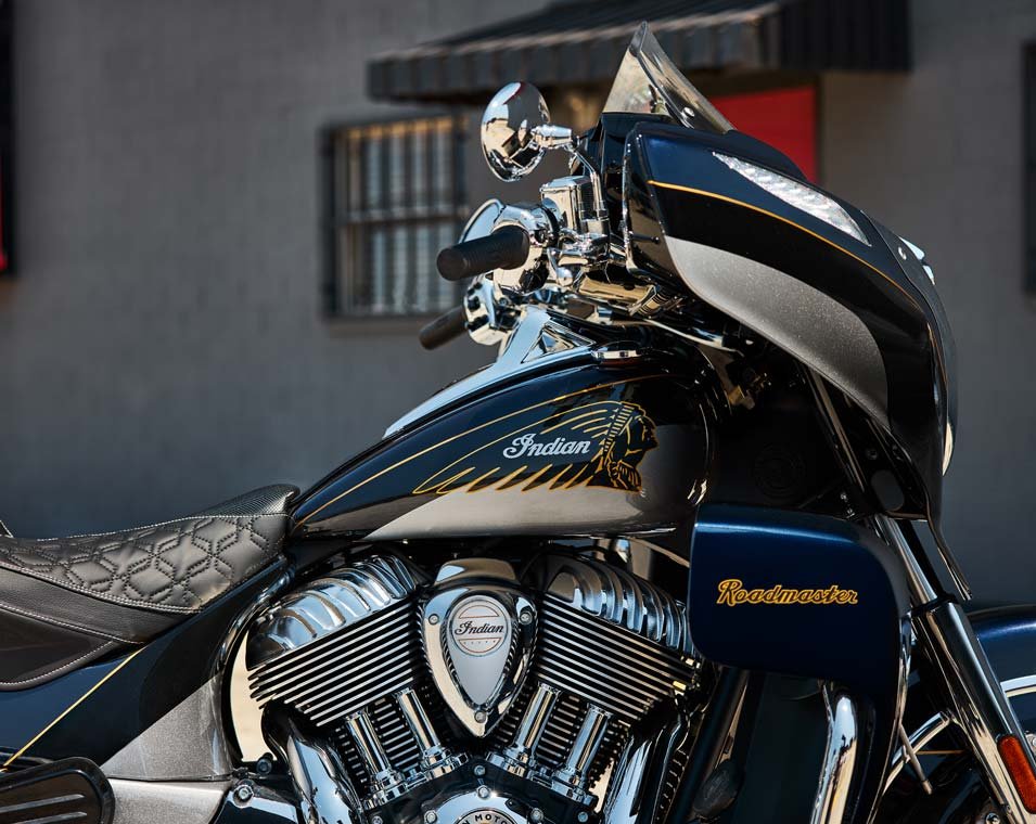 Indian Roadmaster Elite 2025, motocicleta touring de lujo, Thunderstroke 116, RIDE COMMAND, PowerBand Audio, Harley-Davidson CVO Limited, comparativa motocicletas touring, especificaciones Roadmaster Elite, tecnología en motocicletas Indian, edición limitada Indian Roadmaster.