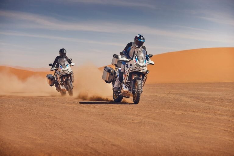 Honda Africa Twin 2025, CRF1100L Adventure Sports ES, ficha técnica Africa Twin, precio Africa Twin México, moto trail Honda, suspensión electrónica Showa EERA, transmisión DCT Honda, adventure touring 2025, comparativa Africa Twin vs BMW GS, motocicleta de aventura Honda.