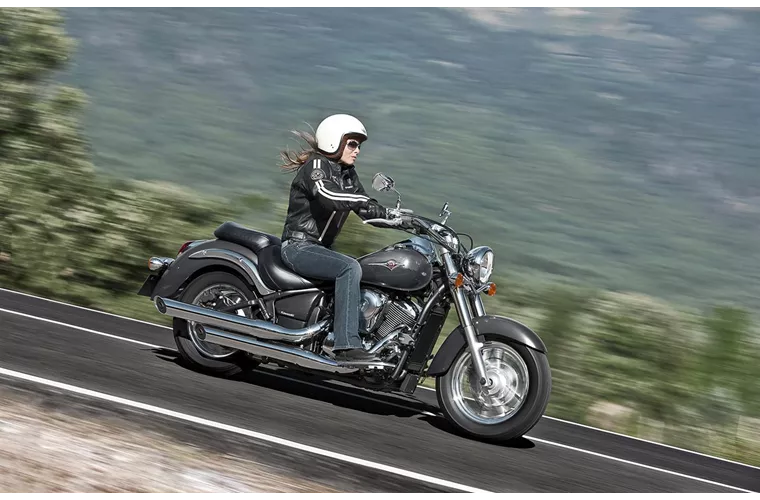 Kawasaki Vulcan 900 Classic 2025, ficha técnica Vulcan 900, motocicleta cruiser Kawasaki, especificaciones Vulcan 900 Classic, precio Vulcan 900 México, comparativa Vulcan 900 vs V Star 950, tecnología Kawasaki Vulcan, rendimiento Vulcan 900 Classic, diseño Vulcan 900 2025, motocicleta estilo clásico.