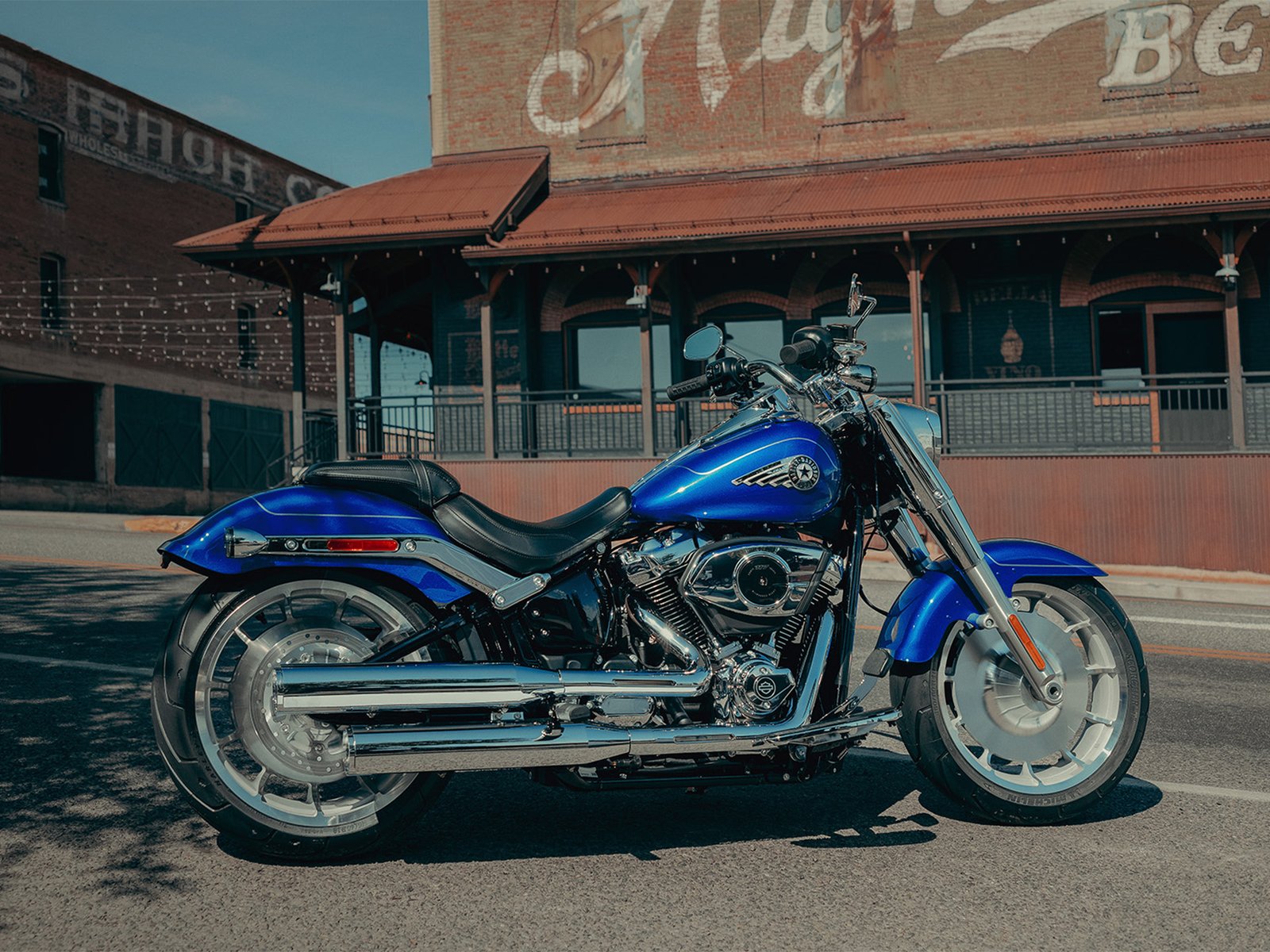Harley-Davidson Fat Boy 117 2025, ficha técnica Fat Boy 117, precio Fat Boy 117 México, Harley Davidson Fat Boy especificaciones, cruiser potente, moto custom Harley, Milwaukee-Eight 117, comparativa Fat Boy vs Chief, motocicleta estilo retro, Harley Fat Boy torque.
