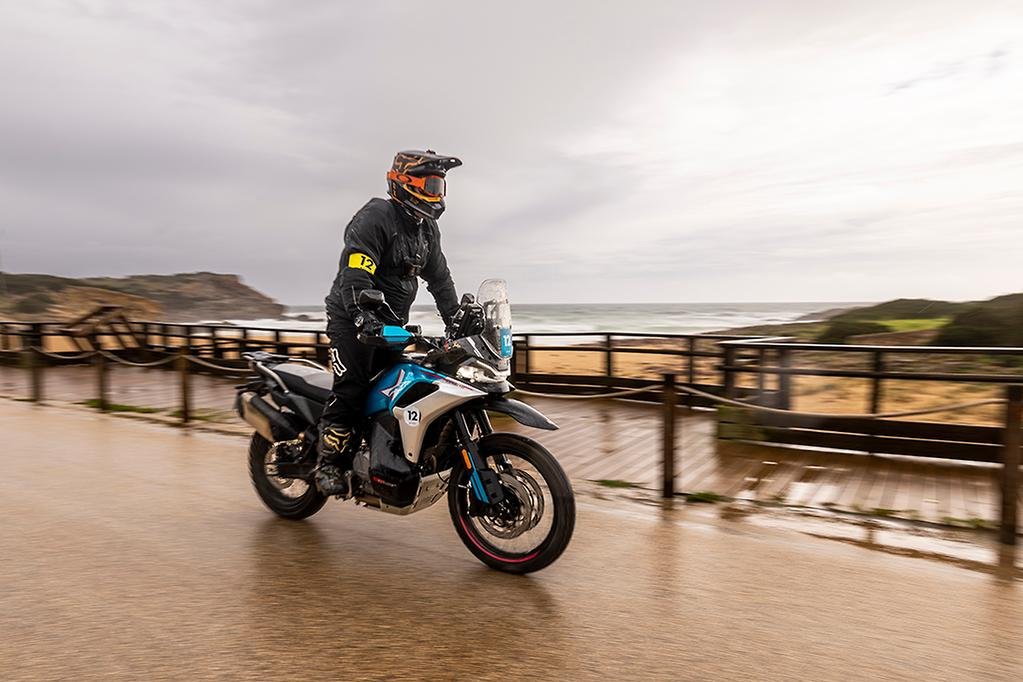 CFMOTO 800 MT-X 2025, ficha técnica 800MT-X, moto aventura CFMOTO, specs CFMOTO 800MT-X, comparación KTM Adventure, conectividad TFT moto aventurera, IMU Bosch en moto, precio CFMOTO 800MT-X MXN, super aventura asequible, modoadventure 800.
