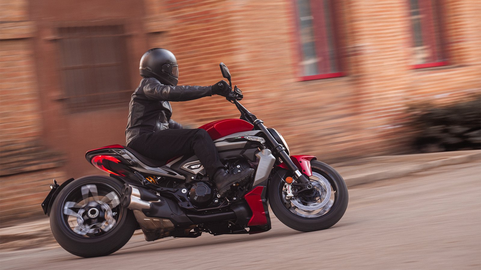 Ducati XDiavel V4 2025, ficha técnica XDiavel V4, Ducati cruiser potente, motor Granturismo V4, comparativa power cruiser, XDiavel vs V‑Rod, cruiser deportivo Ducati, XDiavel características, Ducati México 2025, motocicleta premium Ducati.
