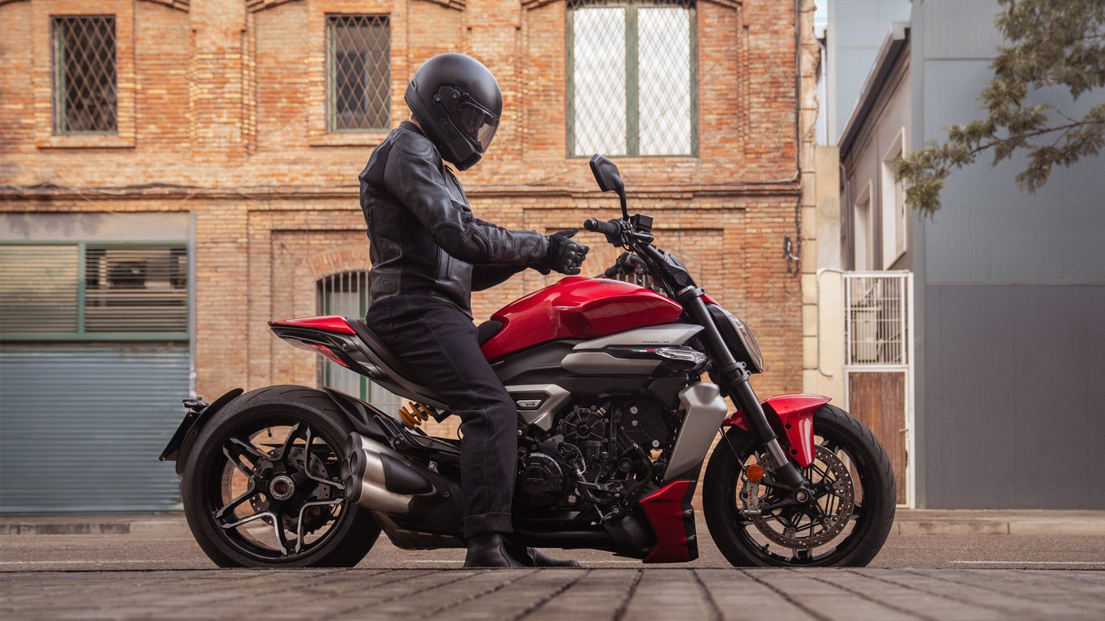 Ducati XDiavel V4 2025, ficha técnica XDiavel V4, Ducati cruiser potente, motor Granturismo V4, comparativa power cruiser, XDiavel vs V‑Rod, cruiser deportivo Ducati, XDiavel características, Ducati México 2025, motocicleta premium Ducati.
