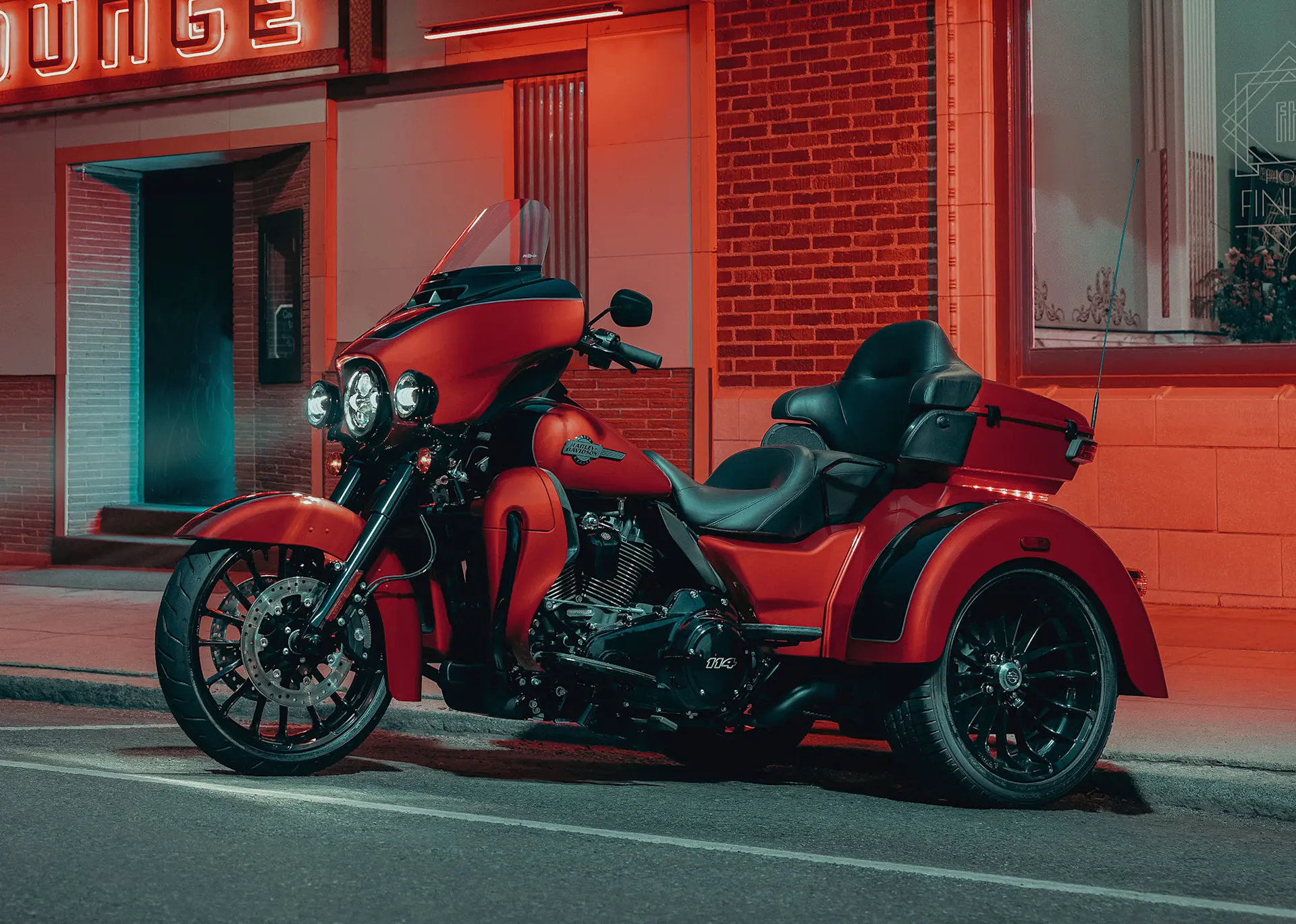 Harley-Davidson Tri Glide Ultra 2025, ficha técnica trike Harley, trike touring 2025, Milwaukee-Eight 114, Trip Glide Ultra specs, booms GTS sistema, Rider Safety Enhancements, trike con reverse eléctrico, trike comparativa Can-Am, trike Indian vs Harley