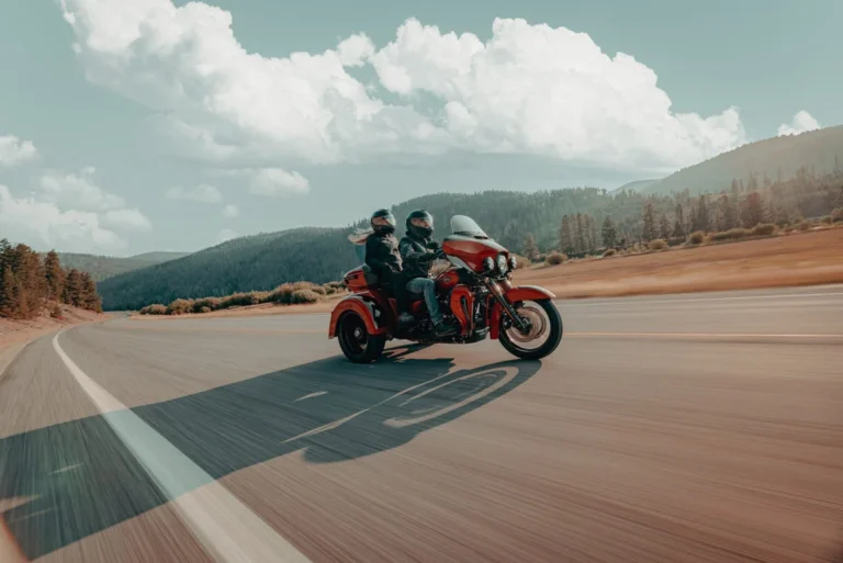 Harley-Davidson Tri Glide Ultra 2025, ficha técnica trike Harley, trike touring 2025, Milwaukee-Eight 114, Trip Glide Ultra specs, booms GTS sistema, Rider Safety Enhancements, trike con reverse eléctrico, trike comparativa Can-Am, trike Indian vs Harley