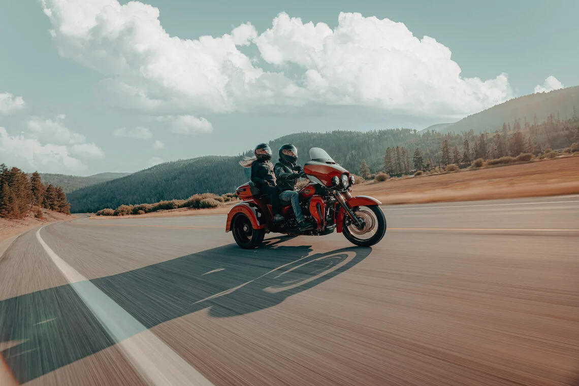 Harley-Davidson Tri Glide Ultra 2025, ficha técnica trike Harley, trike touring 2025, Milwaukee-Eight 114, Trip Glide Ultra specs, booms GTS sistema, Rider Safety Enhancements, trike con reverse eléctrico, trike comparativa Can-Am, trike Indian vs Harley