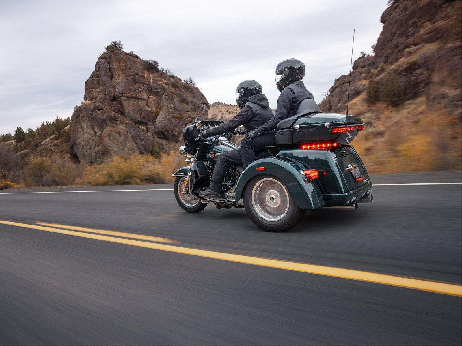 Harley-Davidson Tri Glide Ultra 2025, ficha técnica trike Harley, trike touring 2025, Milwaukee-Eight 114, Trip Glide Ultra specs, booms GTS sistema, Rider Safety Enhancements, trike con reverse eléctrico, trike comparativa Can-Am, trike Indian vs Harley