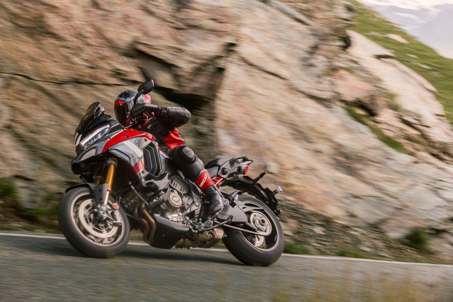Ducati Multistrada V4 S 2025, moto trail Ducati, Ducati México 2025, motos adventure premium, comparativa trail 2025, Ducati Multistrada vs BMW GS, radar Ducati moto, especificaciones Ducati V4 S, Ducati Multistrada precio México, Ducati Multistrada review 2025.