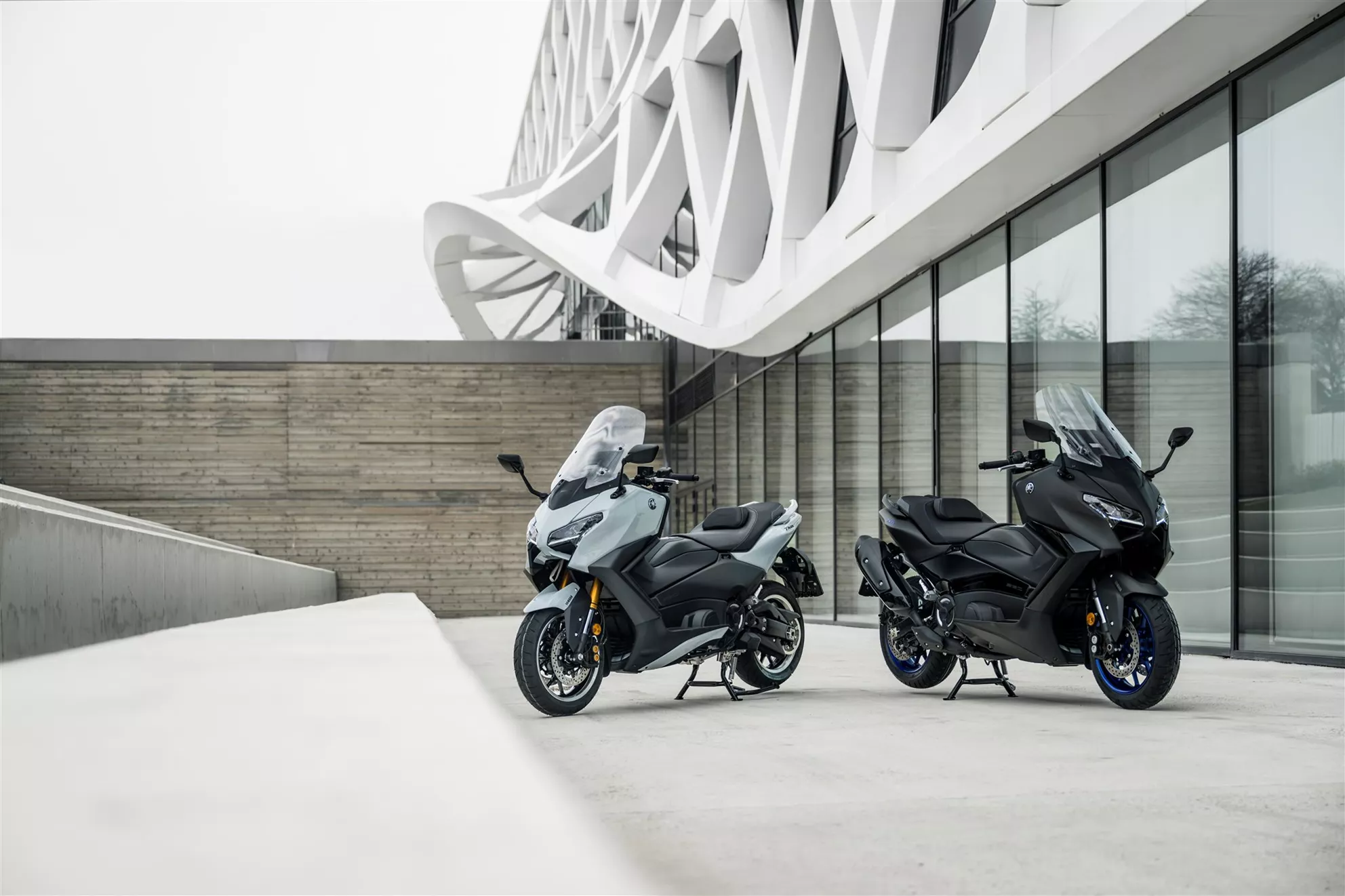 Yamaha TMAX 2025, ficha técnica TMAX Tech MAX, scooter deportivo, maxi scooter premium, Yamaha TMAX México, comparativa scooter 2025, moto urbana de lujo, scooter con navegación GPS, motocicleta automática Yamaha, TMAX Tech MAX especificaciones.