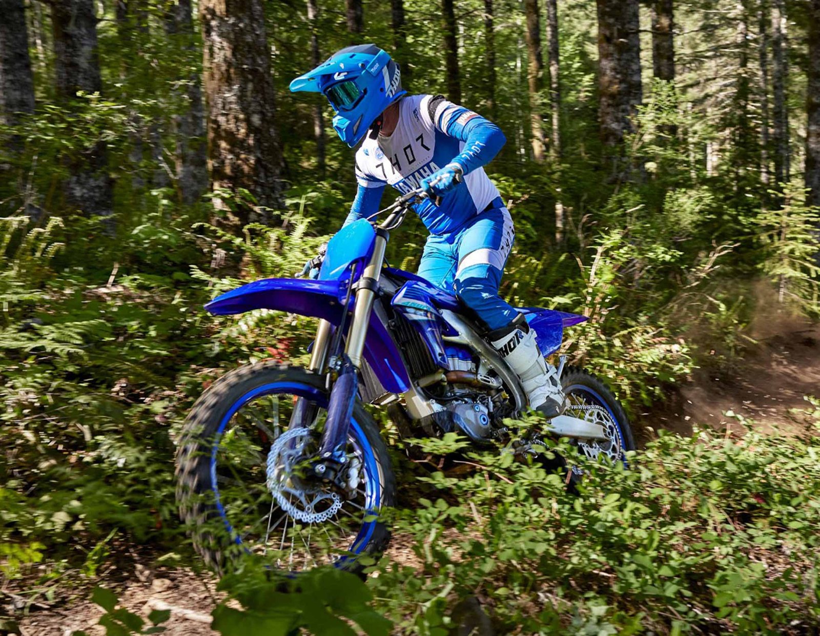 Yamaha YZ450FX 2025, moto XC Yamaha, ficha técnica YZ450FX, enduro competitivo, Power Tuner App, control de tracción YZ450FX, suspensión KYB off-road, cross-country Yamaha, comparativa 450XC, trail rider performance.