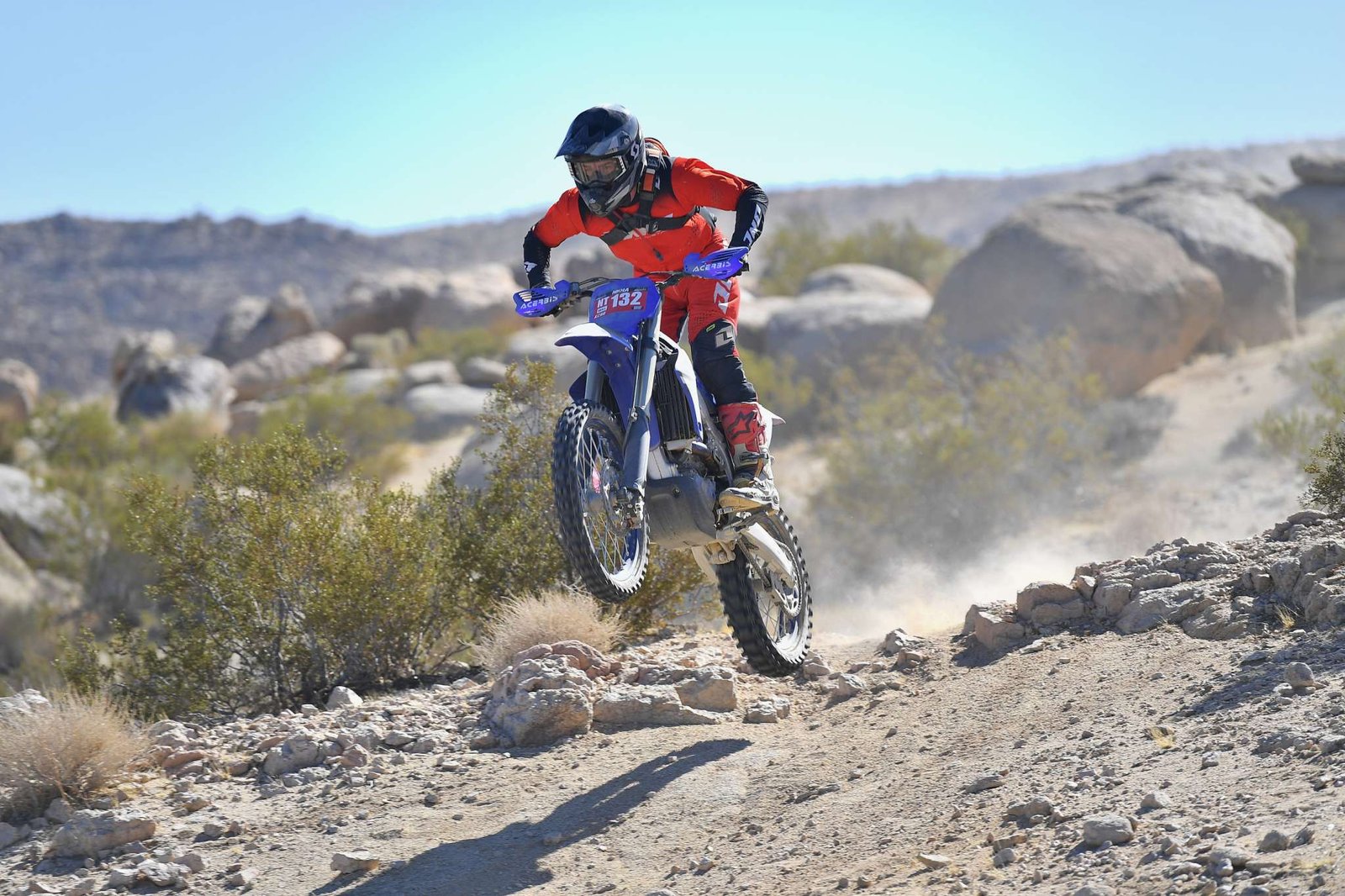 Yamaha YZ450FX 2025, moto XC Yamaha, ficha técnica YZ450FX, enduro competitivo, Power Tuner App, control de tracción YZ450FX, suspensión KYB off-road, cross-country Yamaha, comparativa 450XC, trail rider performance.