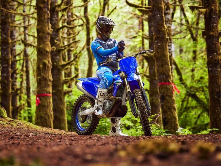 Yamaha YZ450FX 2025, moto XC Yamaha, ficha técnica YZ450FX, enduro competitivo, Power Tuner App, control de tracción YZ450FX, suspensión KYB off-road, cross-country Yamaha, comparativa 450XC, trail rider performance.