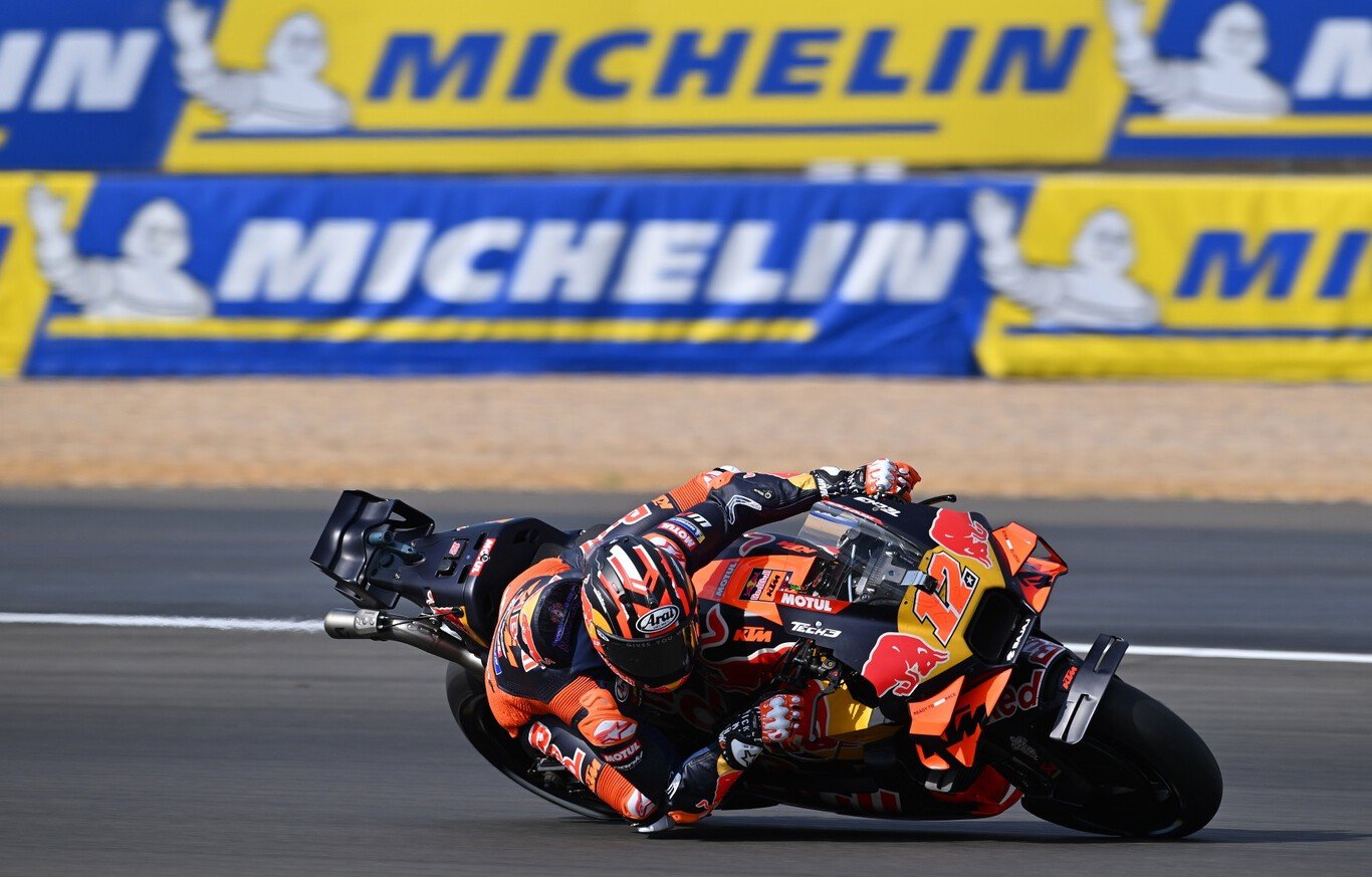 KTM MotoGP 2025, Bajaj inversión KTM, futuro de KTM en MotoGP, KTM MotoGP reestructuración, Aki Ajo KTM Team Manager, Pierer Mobility MotoGP, inversión Bajaj Auto KTM, equipo Red Bull KTM Tech3, RC16 desarrollo 2025, Pedro Acosta KTM MotoGP
