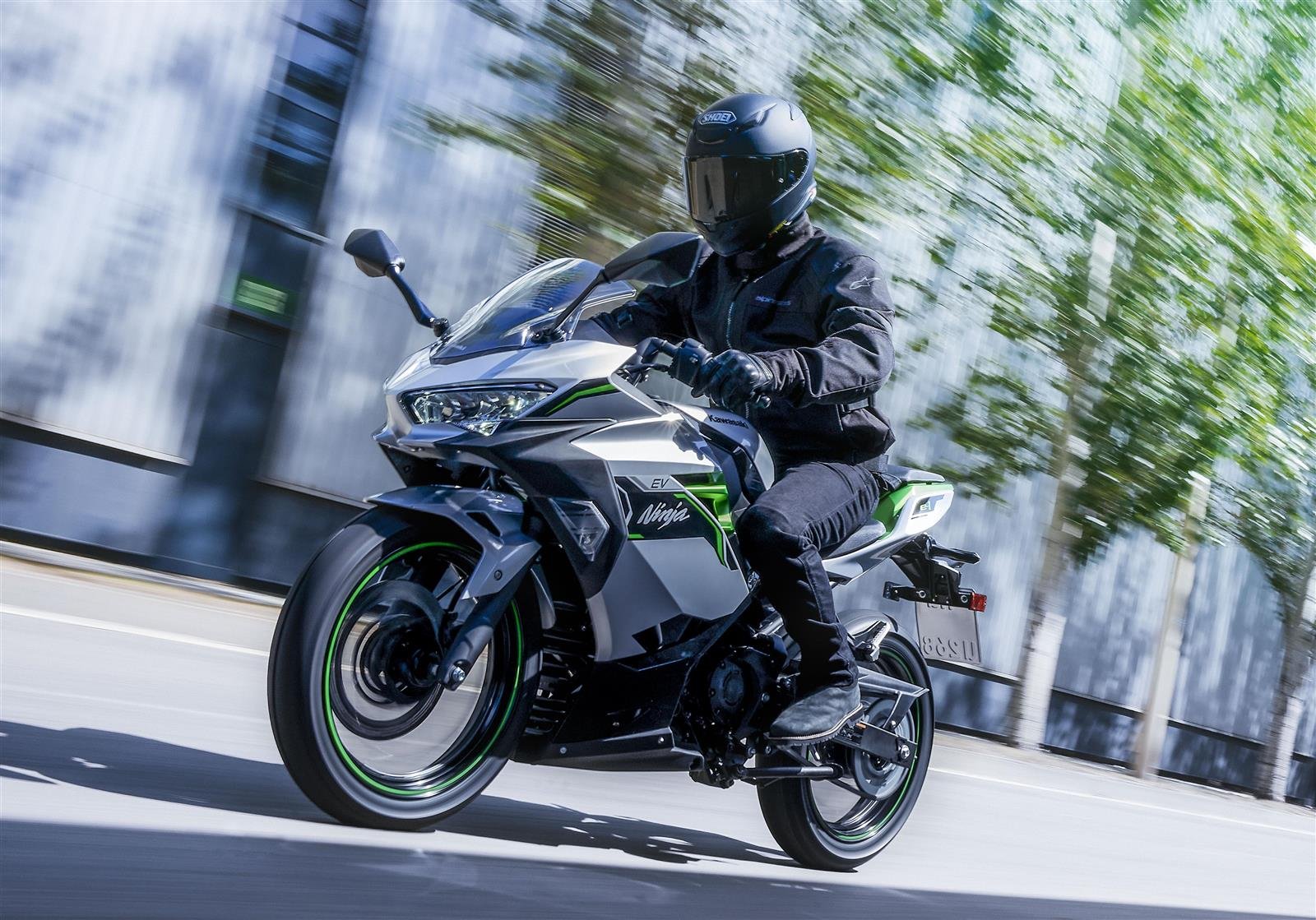 Kawasaki Ninja E‑1, ficha técnica Ninja e1, moto eléctrica Kawasaki, Ninja 125 eléctrica, e-Boost Kawasaki, e-moto urbana, batería extraíble Ninja, Ninja e-1 autonomía, EV urbana, Kawasaki Ninja eléctrica, rival Super Soco, Ninja e-1 México, scooter eléctrico deportivo, Kawasaki EV.
