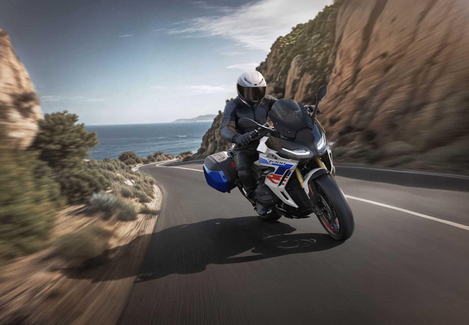 BMW R1300RS 2026, ficha técnica R1300RS, sport tourer BMW, boxer 1300cc, Dynamic ESA, DTC Shift, TFT conectividad, comparativa sport-touring, BMW vs Ducati Supersport, nueva BMW RS 2026