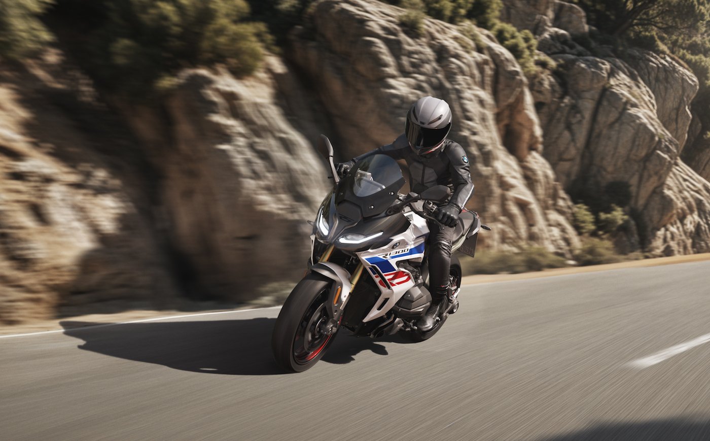 BMW R1300RS 2026, ficha técnica R1300RS, sport tourer BMW, boxer 1300cc, Dynamic ESA, DTC Shift, TFT conectividad, comparativa sport-touring, BMW vs Ducati Supersport, nueva BMW RS 2026