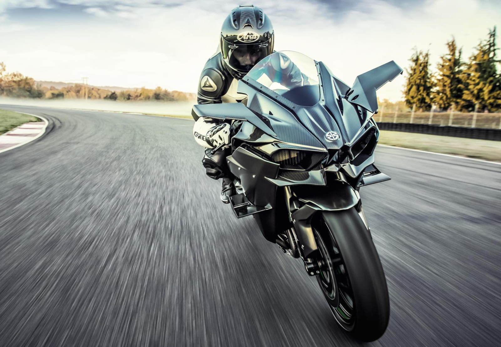 Kawasaki Ninja H2R 2025, ficha técnica H2R, hiperdeportiva sobrealimentada, Ninja H2R specs, Kawasaki supercharged bike, H2R pista-only, potencia 321 hp moto, KCMF Kawasaki, electrónica IMU H2R, moto más rápida del mundo, Kawasaki ABS Pro, Kawasaki launch control, aerodinámica carbono H2R.