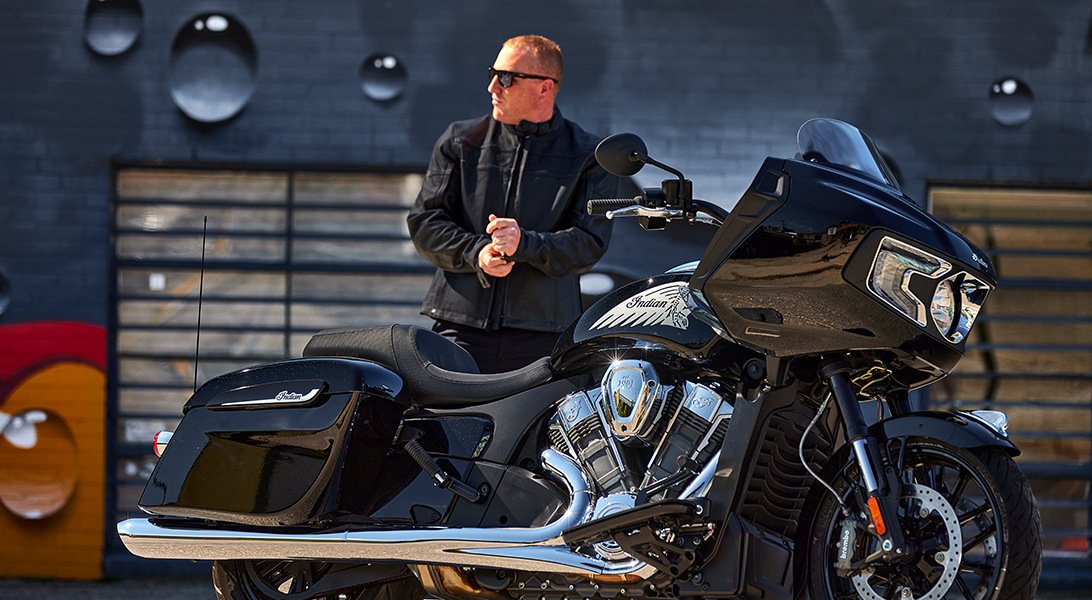 Indian Challenger 2025, ficha técnica Challenger, bagger PowerPlus, comparativa challenger vs Road Glide, Indian bagger homologada, Challenger tecnología Rider Assist, moto touring LED, audio PowerBand, control de tracción bagger, Challenger Mexican market.