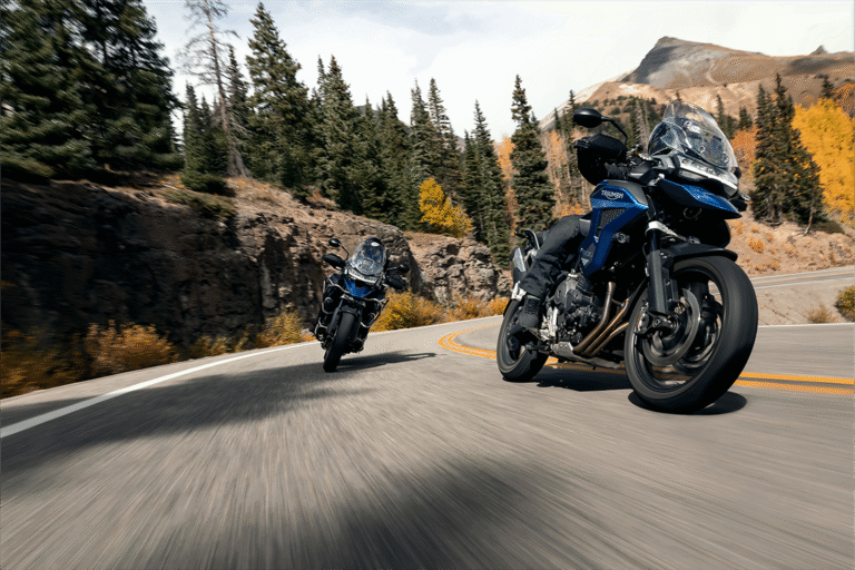 Triumph Tiger 1200 GT Explorer, ficha técnica Tiger 1200, moto adventure touring, Tiger 1200 vs BMW GS, suspensión semi-activa Showa, T-plane triple, modos conducción Triumph, cardán Triumph, tanque rally 30L, electrónica Tiger 1200.