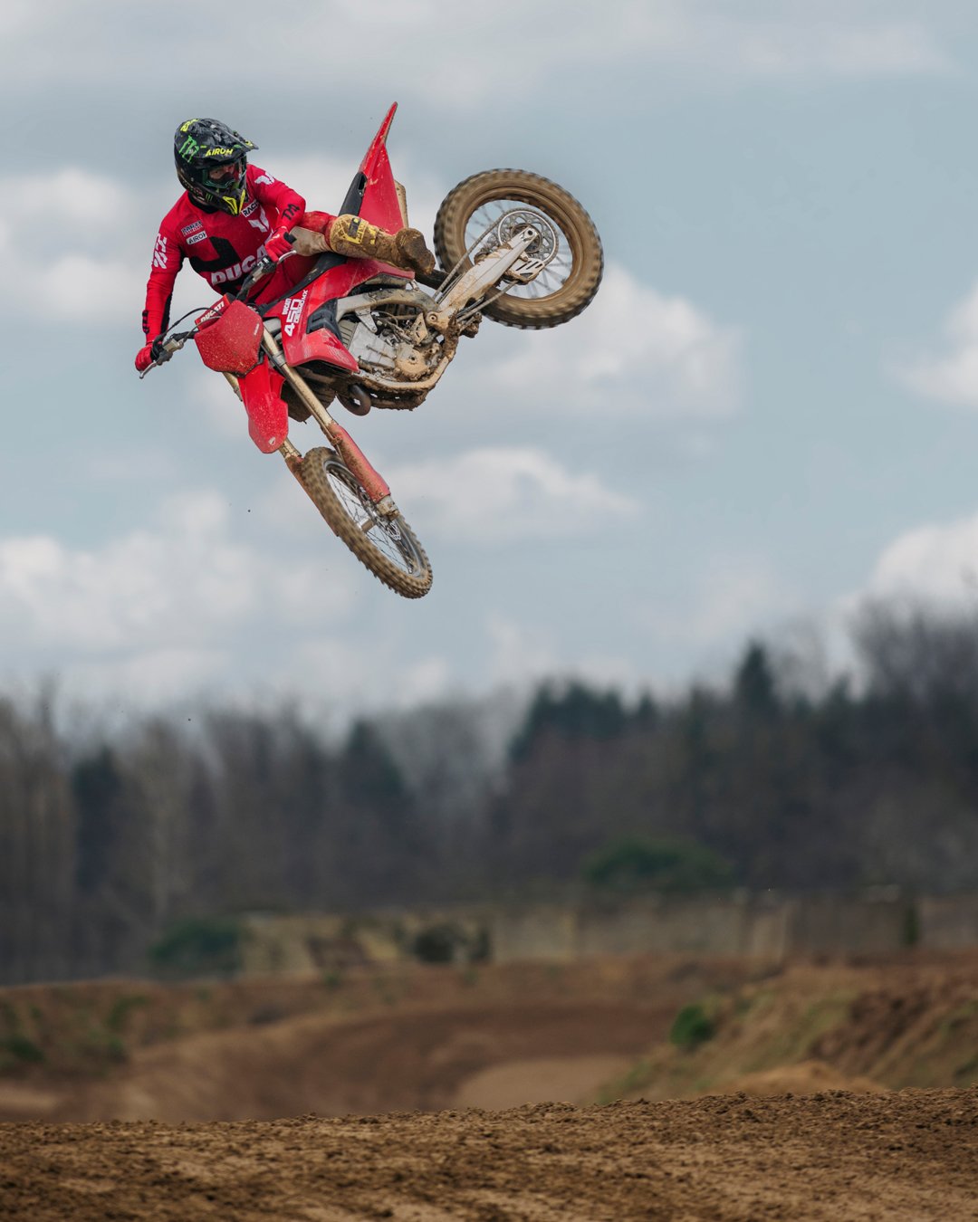 Ducati Desmo450 MX 2025, Ducati motocross Jeremy Seewer, ficha técnica Desmo450 Ducati, Ducati MXGP 2026 moto, Ducati enduro homologada México, motos Ducati tierra, moto off-road Ducati specs, Ducati vs KTM MX, Ducati motocross competencia, Ducati enduro México 2026
