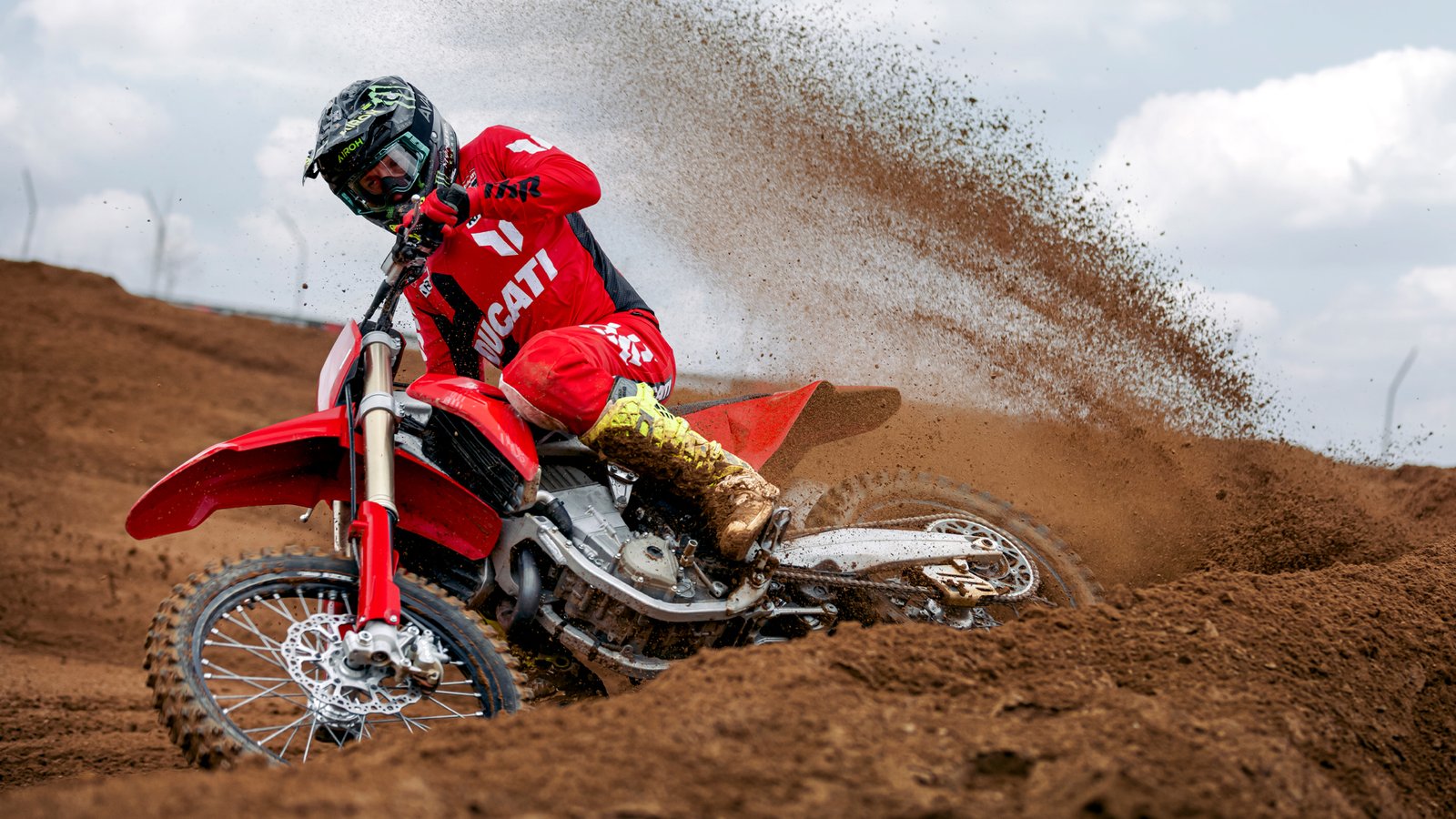Ducati Desmo450 MX 2026, motocross Ducati, ficha técnica Desmo450, Desmo timing motocross, Ducati MXGP, 450 cc desmodrómica, MX electronics, launch control Ducati, Desmo450 vs KTM, Ducati off‑road debut 2026.
