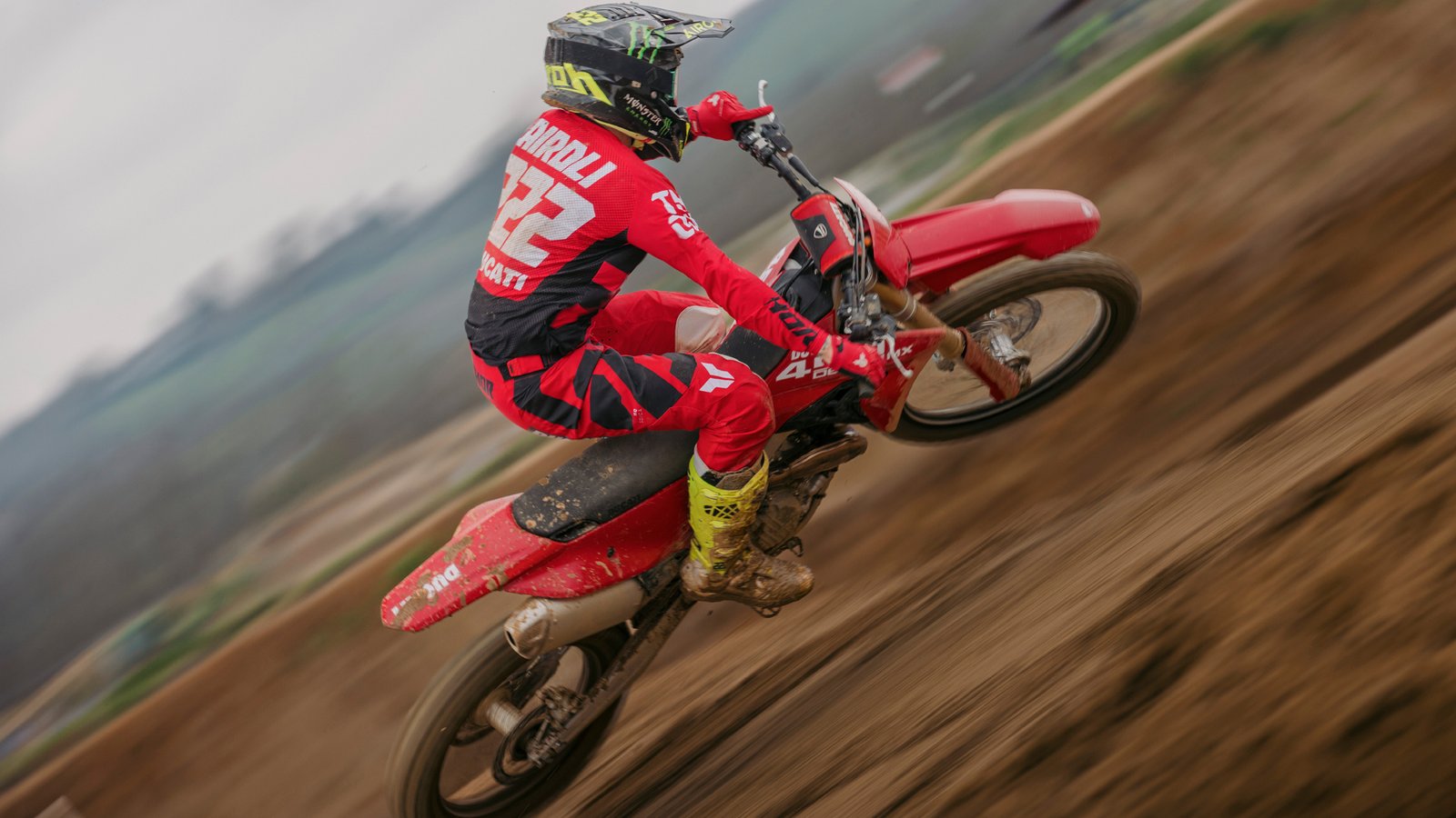Ducati Desmo450 MX 2026, motocross Ducati, ficha técnica Desmo450, Desmo timing motocross, Ducati MXGP, 450 cc desmodrómica, MX electronics, launch control Ducati, Desmo450 vs KTM, Ducati off‑road debut 2026.
