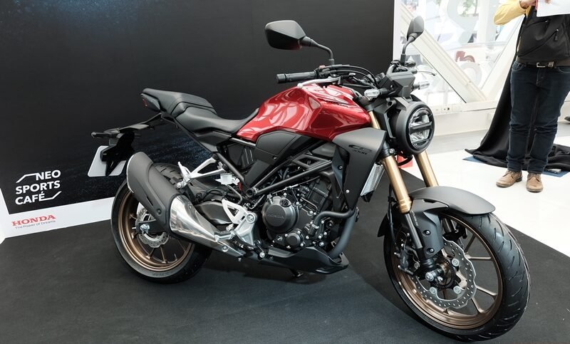 Honda CB300R 2025, ficha técnica CB300R, naked ligera Honda, CB300R precio México, CB300R vs Duke 390, moto café racer 300cc, motor 286cc refrigerado líquido, CB300R ABS, Honda neo sports café, comparativa CB300R Z400, CB300R consumo, CB300R ciudad.