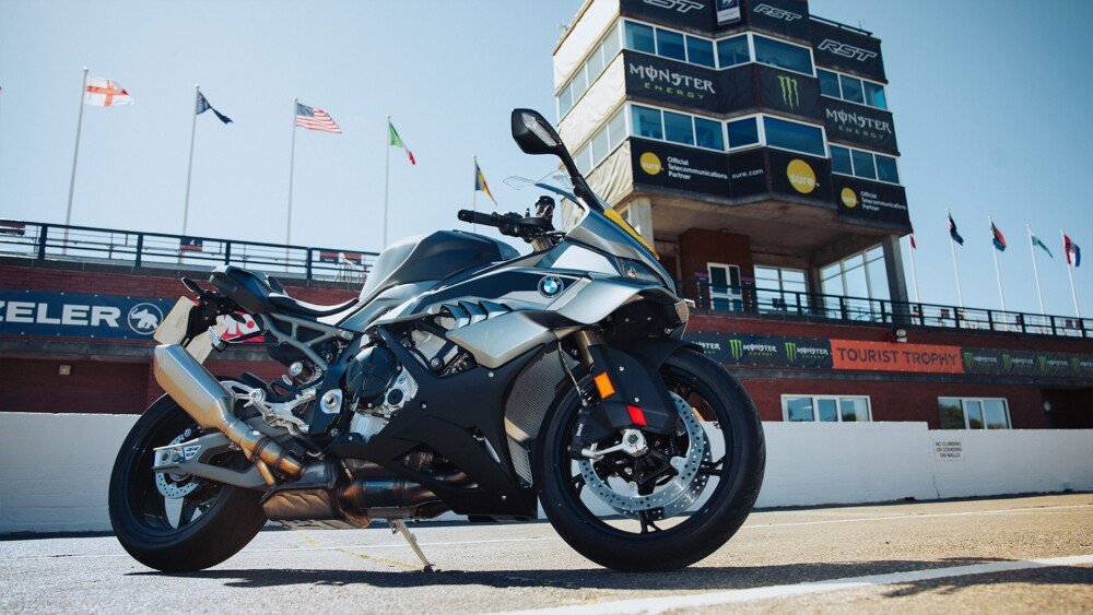 BMW Motorrad Isle of Man TT, BMW socio oficial seguridad TT, BMW M1000RR victoria TT 2025, Davey Todd BMW TT, BMW R1300RT seguridad TT, BMW GS motos oficiales TT, BMW Motorrad road racing, BMW seguridad motociclismo, BMW Motorrad México TT, BMW innovación motocicletas