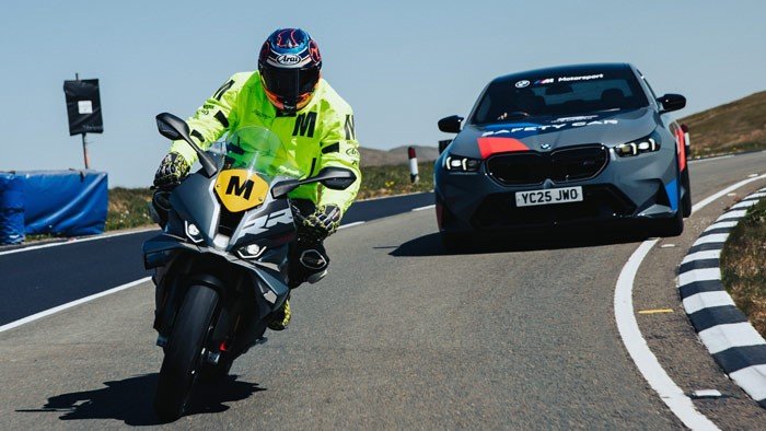 BMW Motorrad Isle of Man TT, BMW socio oficial seguridad TT, BMW M1000RR victoria TT 2025, Davey Todd BMW TT, BMW R1300RT seguridad TT, BMW GS motos oficiales TT, BMW Motorrad road racing, BMW seguridad motociclismo, BMW Motorrad México TT, BMW innovación motocicletas