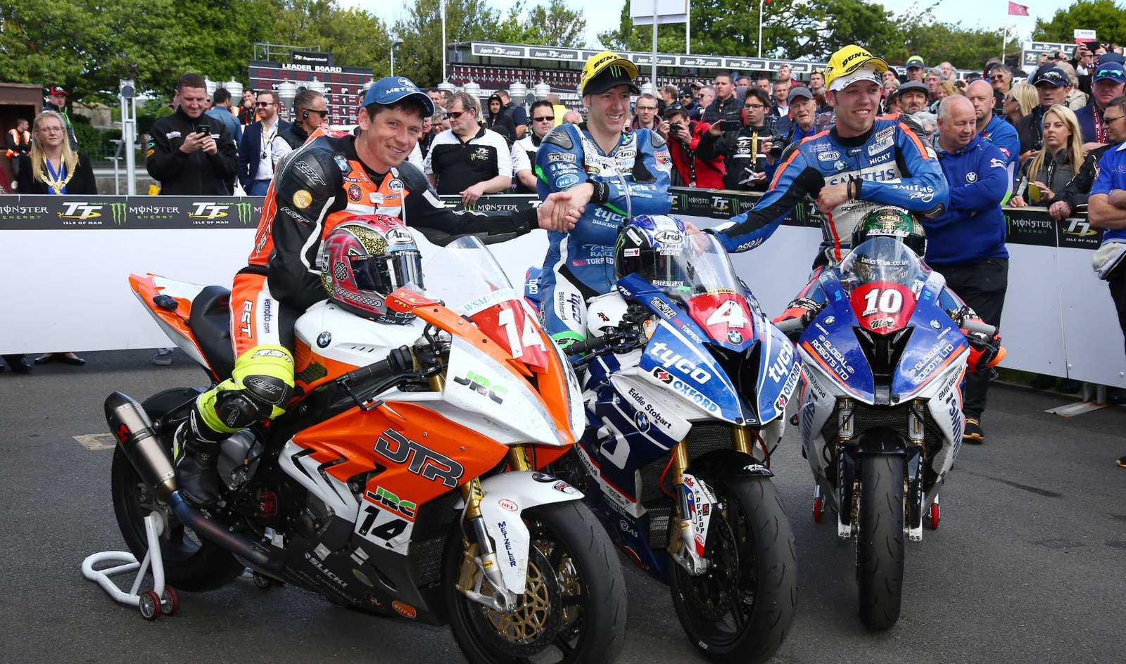 BMW Motorrad Isle of Man TT, BMW socio oficial seguridad TT, BMW M1000RR victoria TT 2025, Davey Todd BMW TT, BMW R1300RT seguridad TT, BMW GS motos oficiales TT, BMW Motorrad road racing, BMW seguridad motociclismo, BMW Motorrad México TT, BMW innovación motocicletas