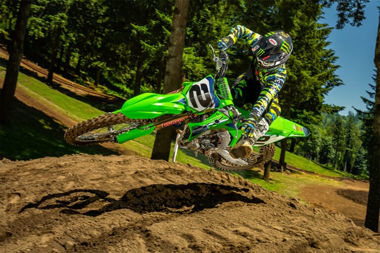 Kawasaki KX450SR 2026, ficha técnica KX450SR, SR Special Racer, motocross 450 premium, suspensión Showa Kashima, escape Pro Circuit Ti-6, componentes SR Kawasaki, KX450 vs YZ450F, rendimiento motocross, Kawasaki Rideology App, mejoras de fábrica, electrónica KTRC, altura asiento 37.6, peso 238 lb.