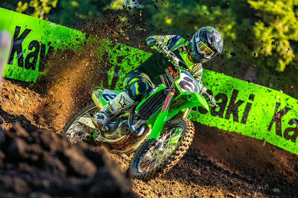 Kawasaki KX450SR 2026, ficha técnica KX450SR, SR Special Racer, motocross 450 premium, suspensión Showa Kashima, escape Pro Circuit Ti-6, componentes SR Kawasaki, KX450 vs YZ450F, rendimiento motocross, Kawasaki Rideology App, mejoras de fábrica, electrónica KTRC, altura asiento 37.6, peso 238 lb.