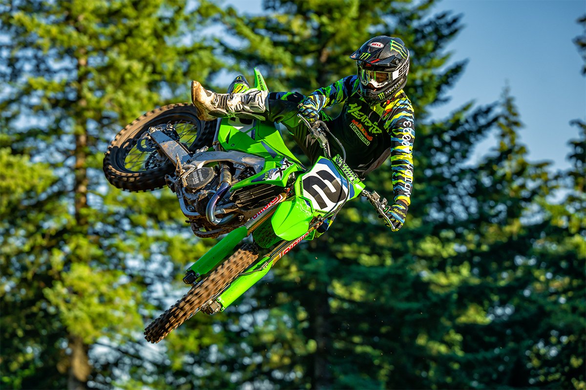 Kawasaki KX450SR 2026, ficha técnica KX450SR, SR Special Racer, motocross 450 premium, suspensión Showa Kashima, escape Pro Circuit Ti-6, componentes SR Kawasaki, KX450 vs YZ450F, rendimiento motocross, Kawasaki Rideology App, mejoras de fábrica, electrónica KTRC, altura asiento 37.6, peso 238 lb.