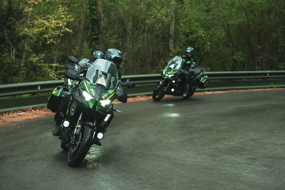 Kawasaki Women’s Ride Xperience, 100 Colls 2026 Kawasaki, reto Kawasaki mujeres moteras, participación femenina motos, Kawasaki WRX Team España, equipo motero femenino entrenamiento, Kawasaki 100 Colls reto selección, rider femeninas España Kawasaki, Kawasaki coaching motero mujeres, Kawasaki resistencia motera mujeres