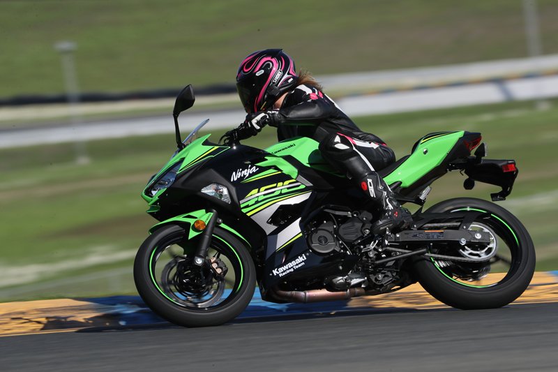 Kawasaki Women’s Ride Xperience, 100 Colls 2026 Kawasaki, reto Kawasaki mujeres moteras, participación femenina motos, Kawasaki WRX Team España, equipo motero femenino entrenamiento, Kawasaki 100 Colls reto selección, rider femeninas España Kawasaki, Kawasaki coaching motero mujeres, Kawasaki resistencia motera mujeres