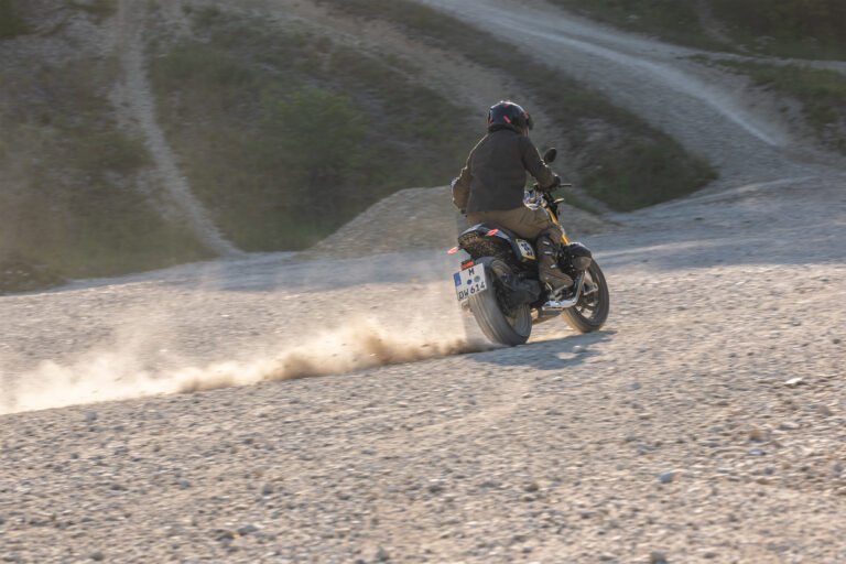 BMW Tracker package R12 nineT, R12 nineT personalización, BMW flat track kit, The Tracker BMW Motorrad, R12 nineT Tracker México, paquete Tracker homologado BMW, BMW custom R12 nineT, accesorios Tracker BMW, BMW roadster flat track, personalización extrema R12 nineT