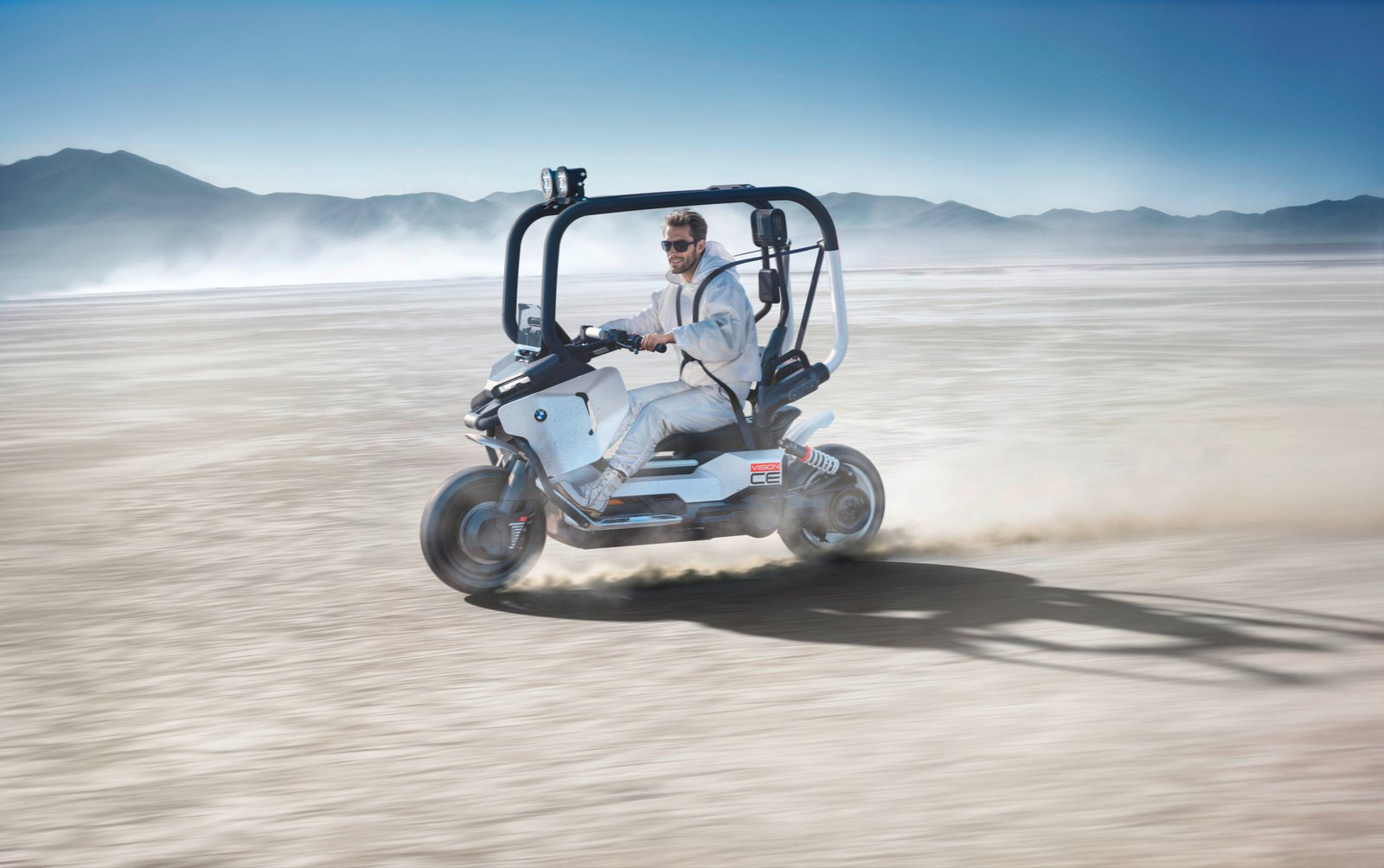 BMW Vision CE 2025, Vision CE sin casco, BMW scooter eléctrico futuro, Vision CE México, BMW movilidad urbana 2026, BMW CE04 vs Vision CE, BMW moto futurista sin casco, scooter eléctrico BMW Vision CE, BMW Motorrad prototipo eléctrico, movilidad sustentable BMW
