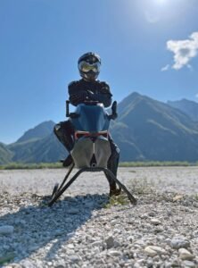 Volonaut Airbike 2025, moto voladora México, motocicleta aérea Volonaut, Airbike precio en pesos mexicanos, moto futurista 2025, motocicletas voladoras disponibles, innovación motociclismo aéreo, motos híbridas tierra aire, movilidad aérea urbana México, motocicleta de lujo futurista
