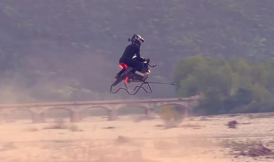 Volonaut Airbike 2025, moto voladora México, motocicleta aérea Volonaut, Airbike precio en pesos mexicanos, moto futurista 2025, motocicletas voladoras disponibles, innovación motociclismo aéreo, motos híbridas tierra aire, movilidad aérea urbana México, motocicleta de lujo futurista