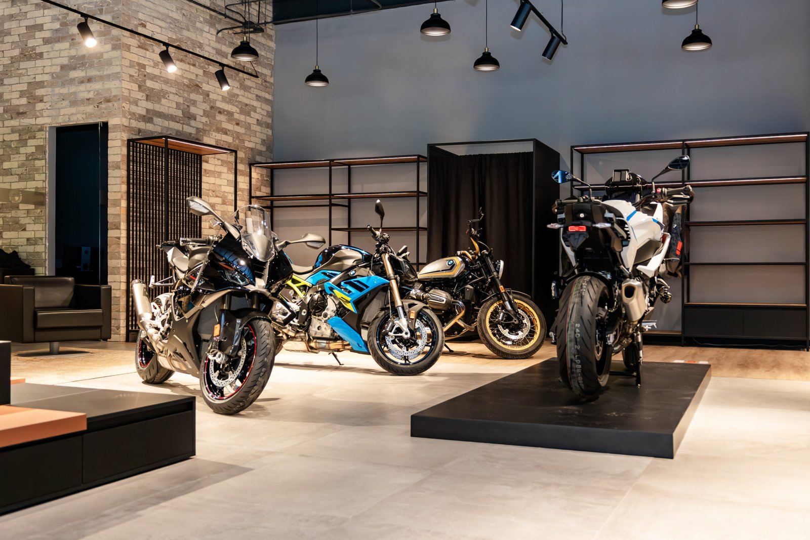 Te acompañamos de forma personalizada en la elección de tu BMW Motorrad ideal con atención directa, promociones mensuales, financiamiento y entrega inmediata a través de Motorrad San Antonio.